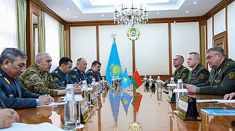 Минобороны Беларуси и Казахстана наметили пути интенсификации военного сотрудничества