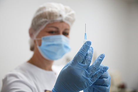 Лукашенко подписал распоряжение о создании отечественной вакцины от COVID-19