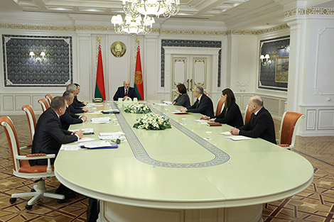 Лукашенко отметил ощутимую помощь от России и Китая в непростое для Беларуси время
