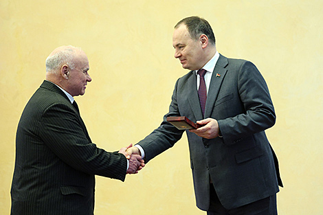 За талант, упорство и профессионализм. Головченко вручил госнаграды представителям различных сфер
