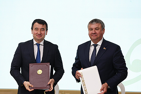 Экономика, наука, культура. На III Форуме регионов Беларуси и Узбекистана подписан ряд документов