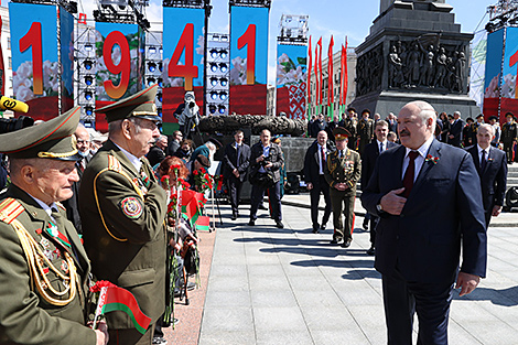 В адрес Лукашенко и белорусского народа поступают поздравления с 76-летием Победы