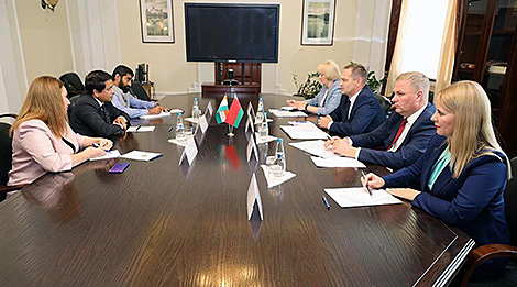 Перспективы взаимодействия обсудили глава Минтранса и посол Индии в Беларуси