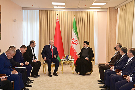 Лукашенко продолжил серию двусторонних встреч переговорами с Президентом Ирана Эбрахимом Раиси