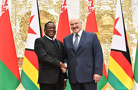 Лукашенко подтвердил заинтересованность в развитии межгосударственных связей с Зимбабве