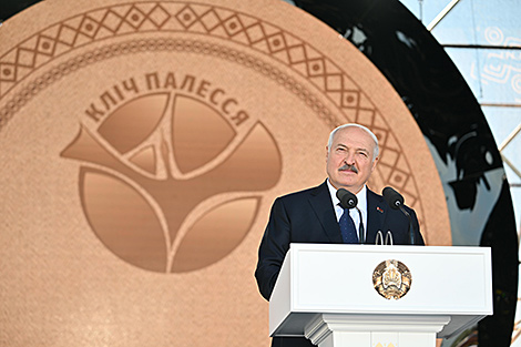 Лукашенко намерен воплотить в жизнь идею про цветущий сад возле Минска