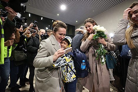 Самолет со спасенными из Газы белорусами и их семьями приземлился в Минске