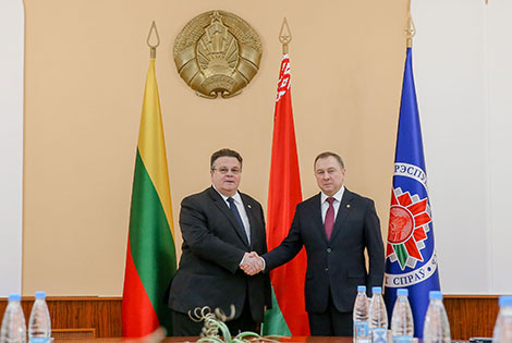Макей и Линкявичюс обсудили возвращение белорусов из Литвы и литовцев из Беларуси из-за коронавируса