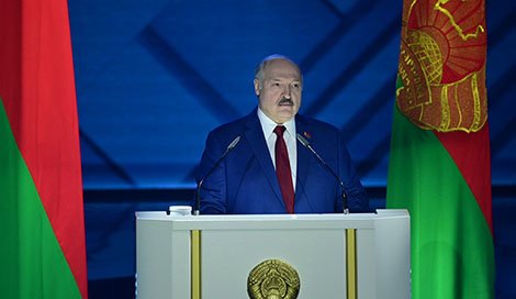 Лукашенко: Беларусь будет укреплять мощь своей армии