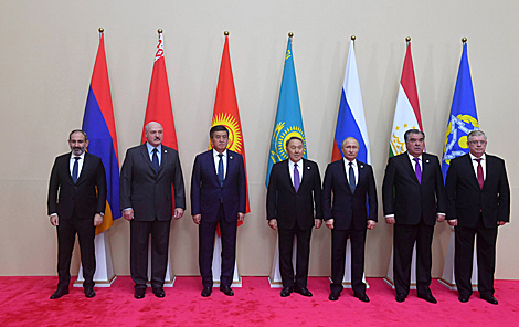 Лукашенко принимает участие в саммите ОДКБ