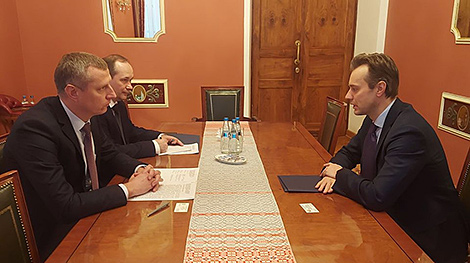 Посол Беларуси обсудил с членом ЦИК России сотрудничество в избирательной сфере