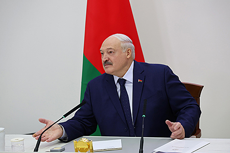 Лукашенко: Беларусь не подает сигналов Западу через помилование осужденных