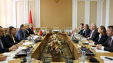 Белорусские парламентарии предлагают организовать масштабный визит в Минск деловых кругов Нидерландов