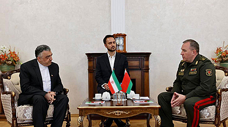 Министр обороны Беларуси обсудил с послом Ирана развитие сотрудничества в военной сфере