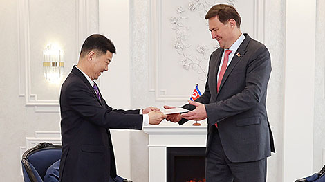 Посол КНДР вручил копии верительных грамот министру иностранных дел Беларуси