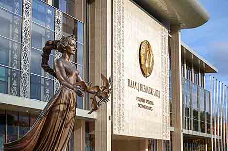 Лукашенко проанонсировал разговор с руководством армии и силовых структур