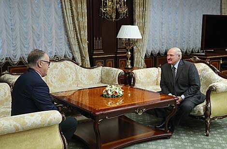 Лукашенко встретился с экс-президентом Латвии Гунтисом Улманисом
