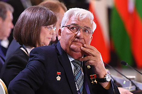 Лукашенко поздравил летчика-космонавта дважды Героя Советского Союза Петра Климука с 80-летием