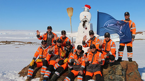 Polar explorers send New Year greetings to Belarusians