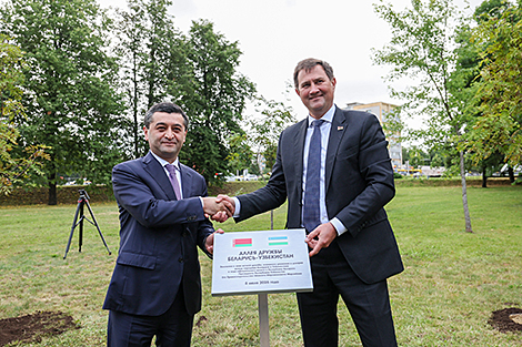 Belarus, Uzbekistan plant Allée of Friendship in Minsk