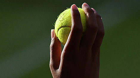 Azarenka advances to Adelaide doubles round two