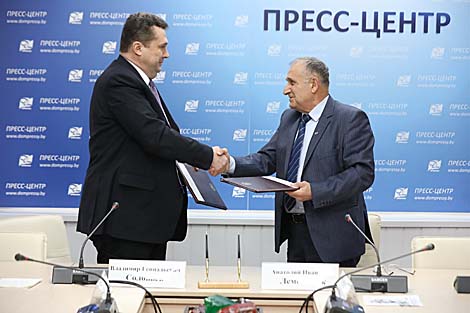 Belarusian, Russian unions of journalists sign agreement on cooperation