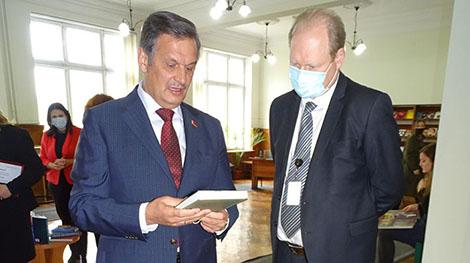 Moldova’s National Library receives collection of Belarusian books