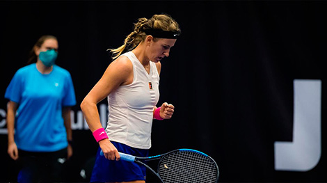 Azarenka reaches Doha semifinal with straight-set win