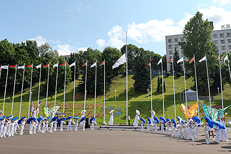 Slavianski Bazaar flag raised near Summer Amphitheater in Vitebsk
