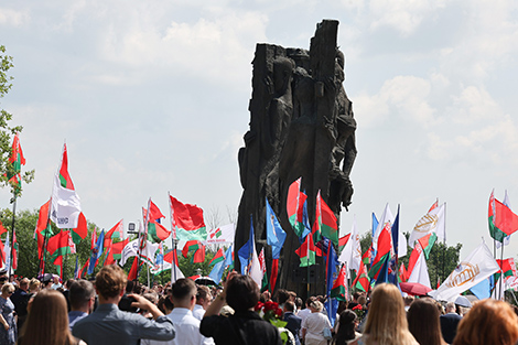 ‘Memory through the years’: Commemorative rally held at the Gate of Memory in Trostenets