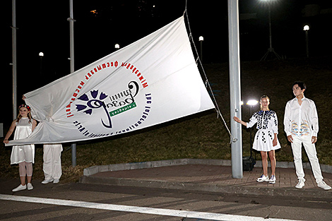 Flag of Slavianski Bazaar festival raised in Vitebsk