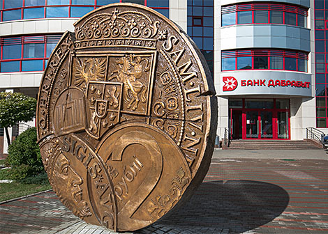 Three-meter bronze coin unveiled in Minsk