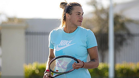 Sabalenka reaches Australian Open round three