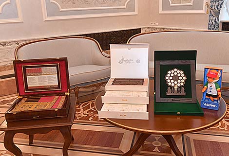 Emomali Rahmon receives gifts from Belarus president