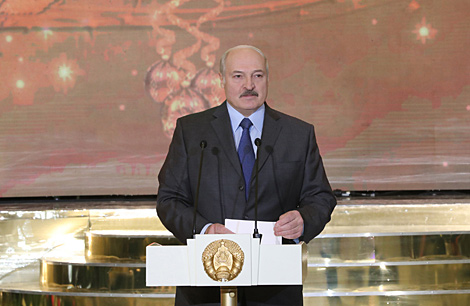Lukashenko awards distinguished Belarusians at Old New Year reception