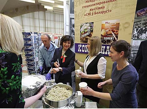 Visitors to BelTA’s stand at Belarus mass media expo in for special treat