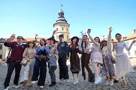 Chinese bloggers explore Belarusian castles, culture, heritage