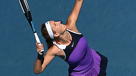 Azarenka advances into Roland Garros fourth round