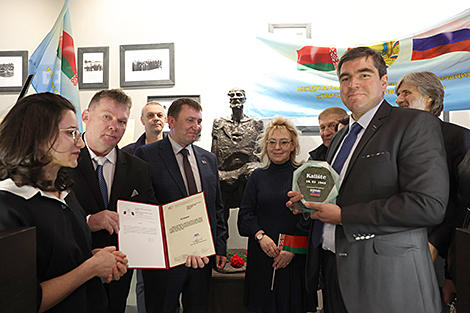 Capsule with soil from Slovakian Kalište handed over to Khatyn
