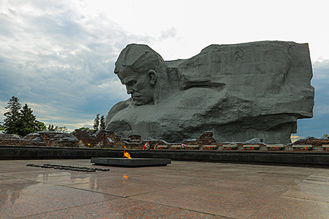 Nearly 2t of paint required to spruce up Courage Monument in Brest Fortress