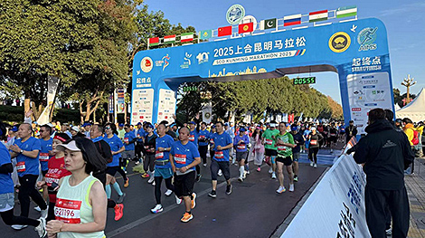 Belarusian diplomats take part in SCO Kunming Marathon