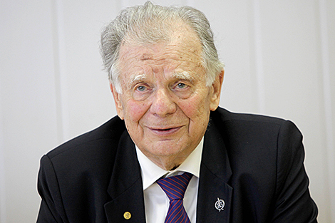You use it every day! Why Zhores Alferov won the Nobel Prize in simple terms