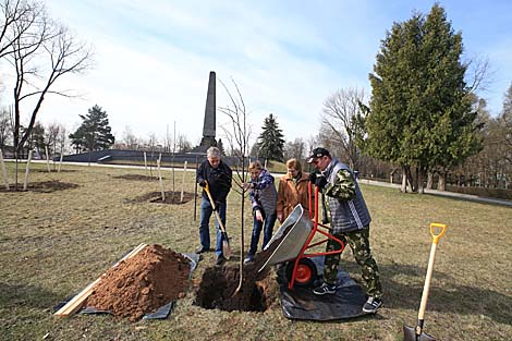 MPs landscape Trostenets Memorial as part of Belarus’ national clean-up day