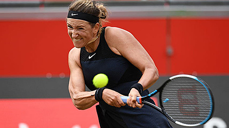 Azarenka moves past Kerber to reach Berlin quarterfinal