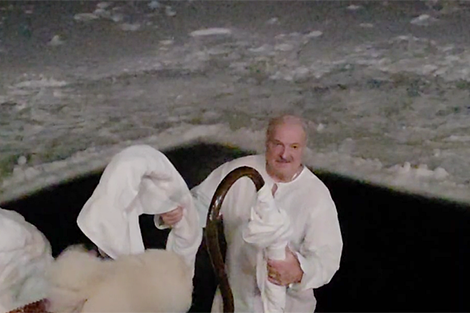 Lukashenko takes a dip in an ice hole for Epiphany