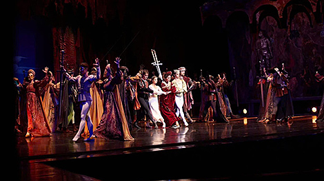 Thai King and Queen attend Belarusian theater’s performance of Romeo and Juliet in Bangkok
