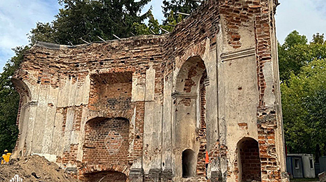 Minsk’s Loshitsa Park starts reconstruction of old mill, chapel