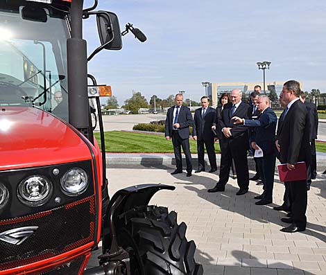 Lukashenko shown Belarusian ratracks, roller skis, pianos