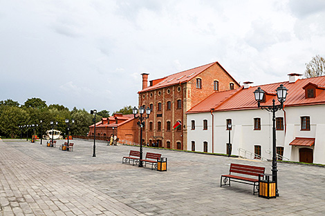 Lukashenko learns about wedding boom after his visit to Minsk's Loshitsa