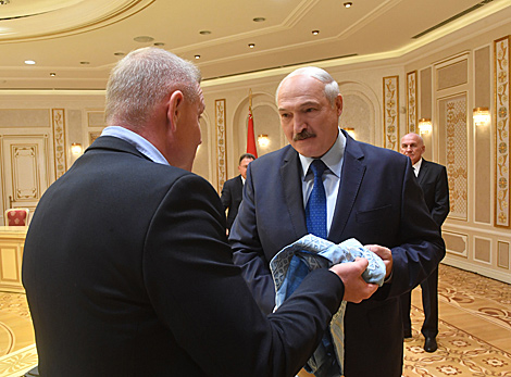 Lukashenko receives Ukrainian embroidered shirt as gift